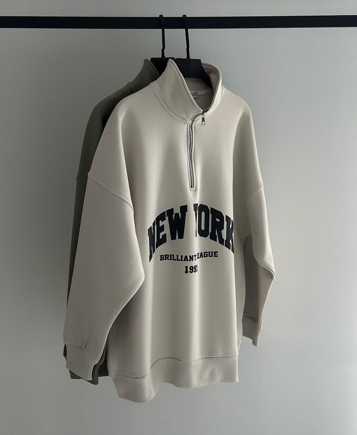 HALF ZIP SWEATSHIRT
